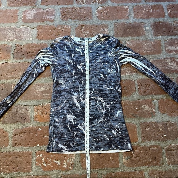 Elvis Laskin abstract long sleeved black, white & gray size small top - Picture 7 of 13